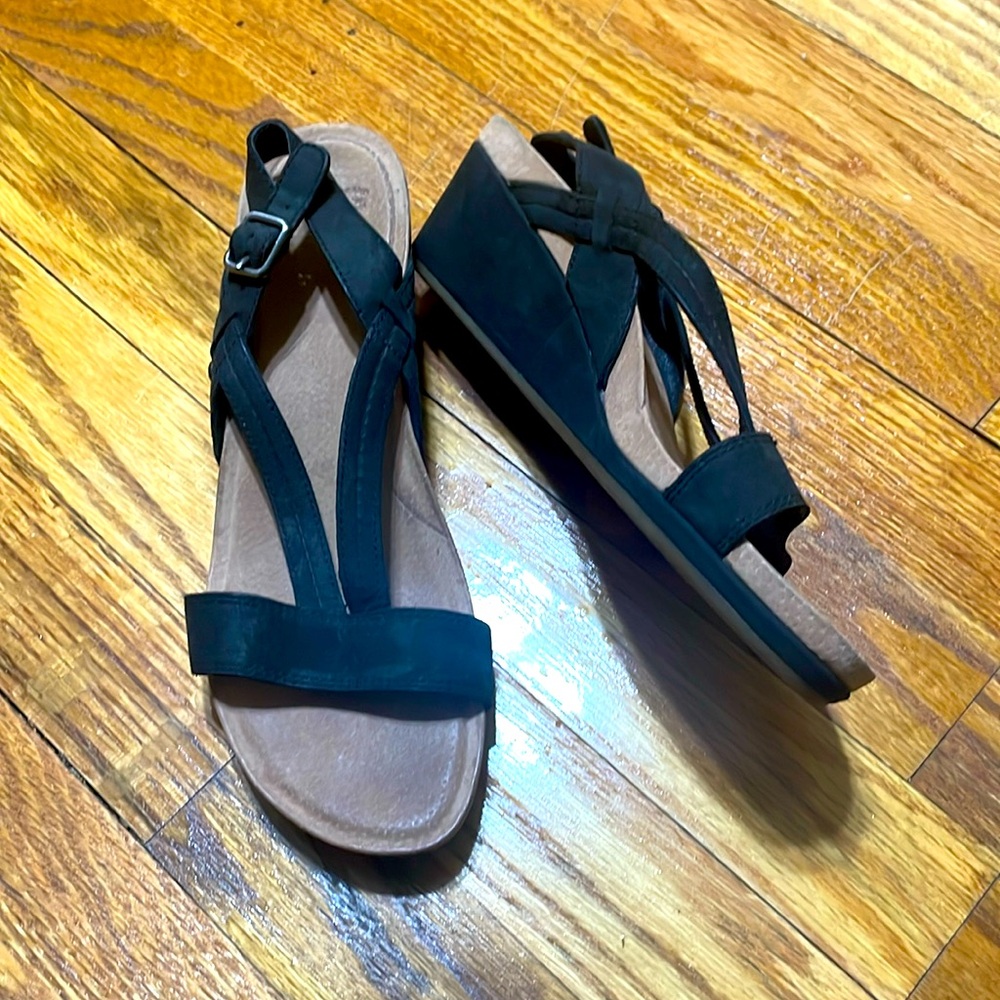UGG Wedge Sandal Size 7 Black Suede